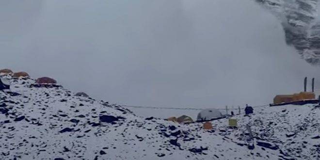 مصرع 19 شخصاً وفقدان 10 جراء انهيار جليدي في جبال الهيمالايا