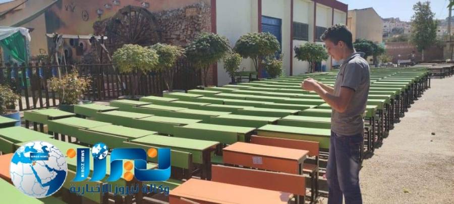 توزيع المقاعد المدرسية والتي تم إنتاجها في مدرسة دير أبي سعيد الثانوية الشاملة...صور 