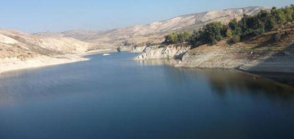 وفاة اربعيني واصابة ابنيه غرقًا بسد وادي العرب