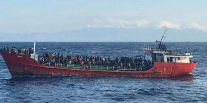 ارتفاع عدد ضحايا غرق زورقين لمهاجرين غير شرعيين قبالة اليونان إلى 29