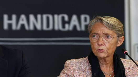 رئيسة الوزراء الفرنسية في الجزائر لإعطاء زخم جديد للتقارب بين البلدين