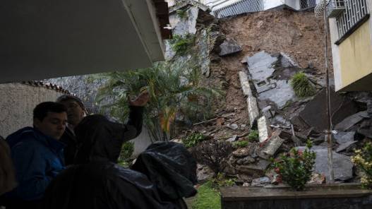 مصرع 15 شخصا على الأقل في فنزويلا جراء الأمطار والفيضانات