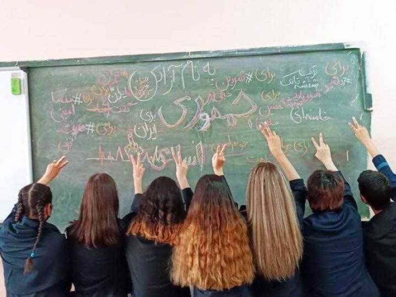 إيران: مدارس معطلة.. أسواق مغلقة.. وشركات مضربة