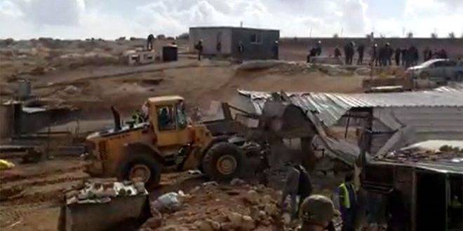 قوات الاحتلال تهدم أربعة منازل جنوب الخليل