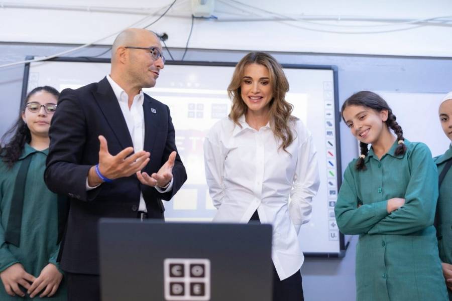 الملكة تطلع على برنامج طريق البرمجة ضمن فعاليات ساعة برمجة العالمية