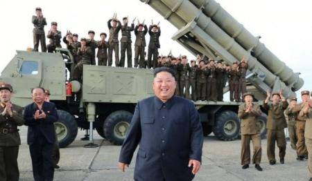 الزعيم الكوري يشرف على محاكاة لضربات نووية تكتيكية