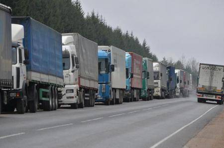 روسيا تحظر عبور شاحنات الدول غير الصديقة