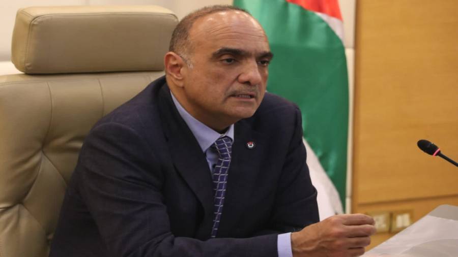 النعيمات: الفقر والبطالة أبرز أسباب تراجع ثقة الأردنيين بحكومة الخصاونة