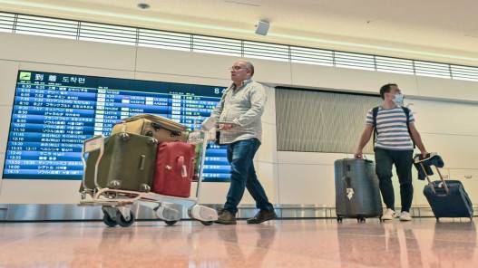 اليابان تفتح حدودها للسياح بعد قيود استمرت عامين ونصف