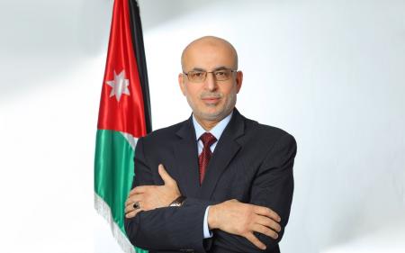 الخموس يدعو القطاع المالي لتوفير الموارد للاستثمار بالقطاع الصناعي