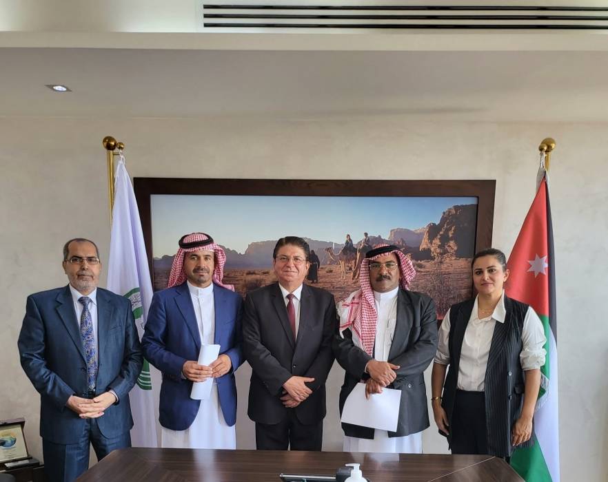 الفوسفات تؤكد حرصها على دعم الجهود الوطنية للارتقاء بالخدمات المقدمة للمواطنين في بلديتي الحسا والسلطاني ...صور