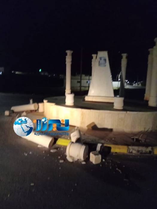 مواطنون يناشدون عبر نيروز باعادة بناء أعمدة  ميدان الشهيد طايل البري بعد تعرضه للتخريب ... صور 