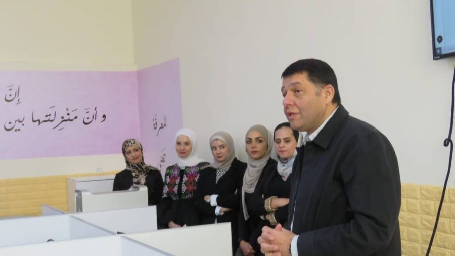 وزير العمل يقوم بجولة ميدانية لمحافظات جرش والمفرق واربد ويطلع على مشروع شبابي يشغل 120 فتاة وشاب