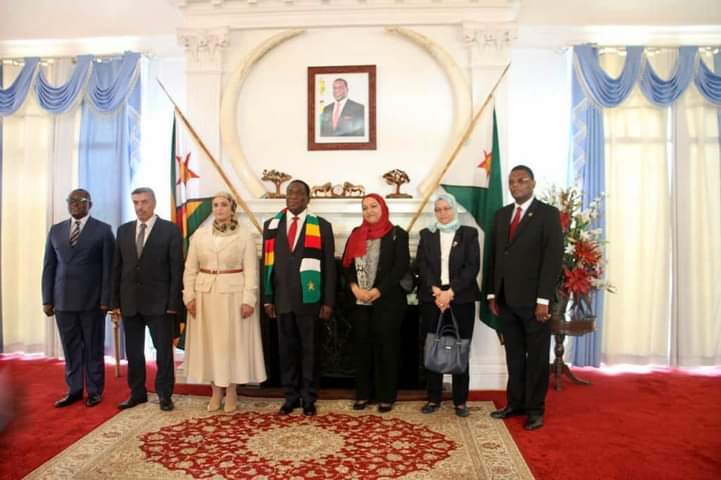 سفيرة جمهورية مصر العربية في هراري تقدم أوراق إعتمادها إلى رئيس جمهورية زيمبابوى