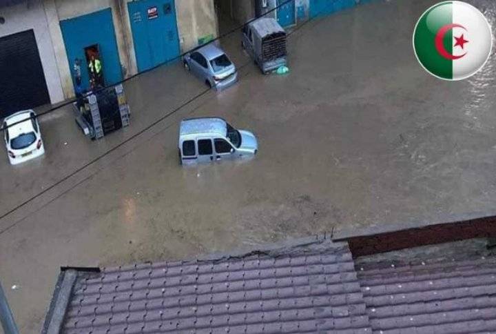 مصرع 4 أشخاص من عائلة واحدة في فيضانات غربي الجزائر