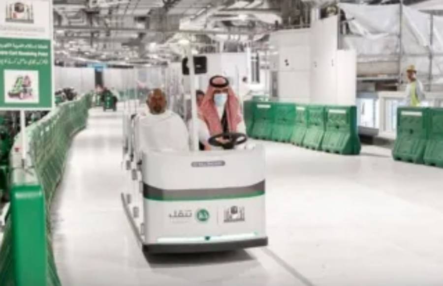 استحداثقاطرة كهربائية لنقل كبار السن وذوي الإعاقة في بالمسجد الحرام في السعودية