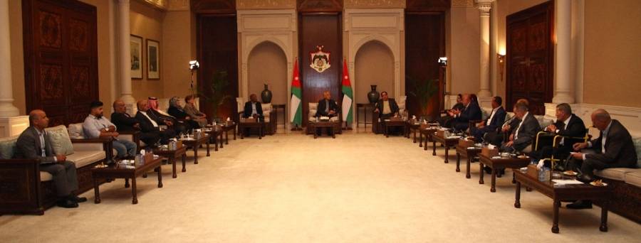 العيسوي يلتقي مجموعة من النواب السابقين ..صور 