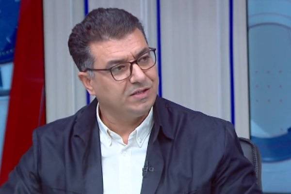 حنيفات: موظف لحم أكتافه من المؤسسة يطلع ويخلي الضوء والكومبيوتر شغال