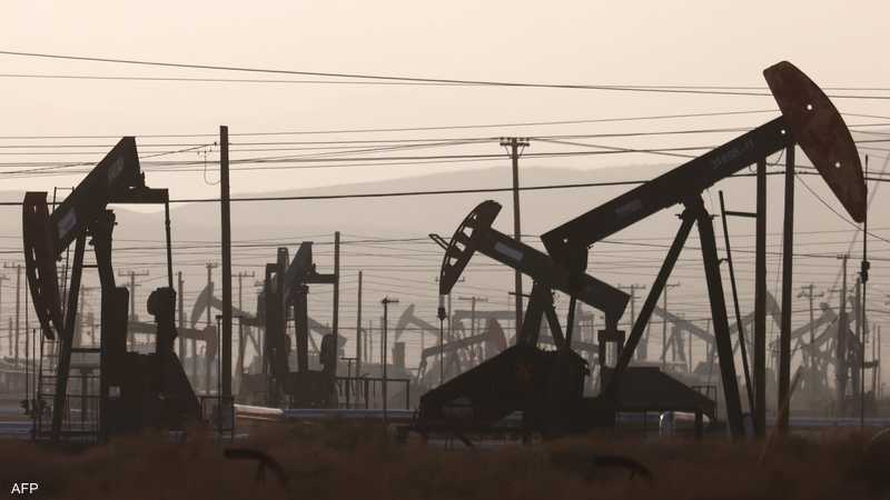 النفط يهبط 6.4 بالمئة في أسبوع وسط مخاوف الركود العالمي