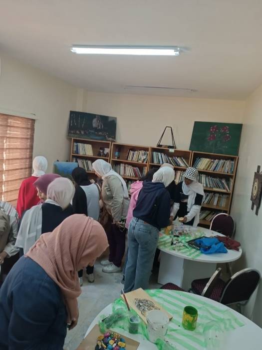 دورة حرفية خشبياتفي مركز شابات العاصمة