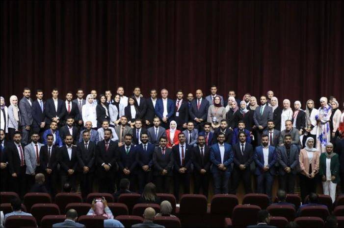 مندوبا عن رئيس الوزراء.. وزير الشباب يشارك بتخريج الجيل الأول من المعهد السياسي لإعداد القيادات الشبابية