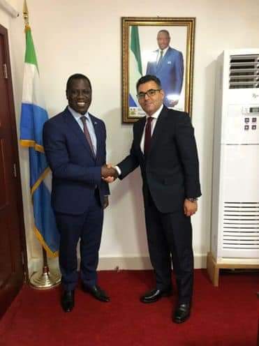 السفير المصري يقدم صورة أوراق اعتماده لوزير خارجية سيراليون