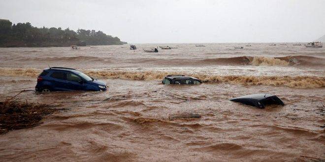 وفاة شخص في فيضانات باليونان ومئات البلاغات لإنقاذ الناس