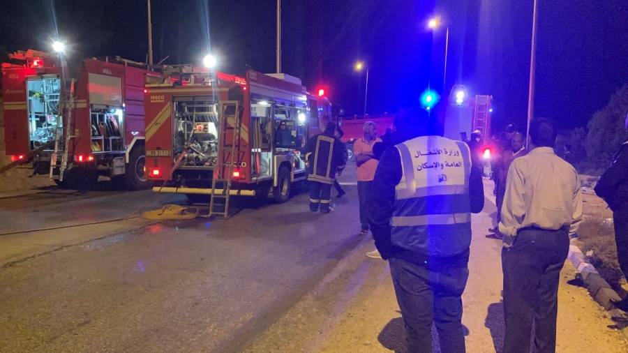 الأشغال: إغلاق الطريق الملوكي في البترا بالاتجاهين اثر تدهور صهريج محروقات احترازيا..صور