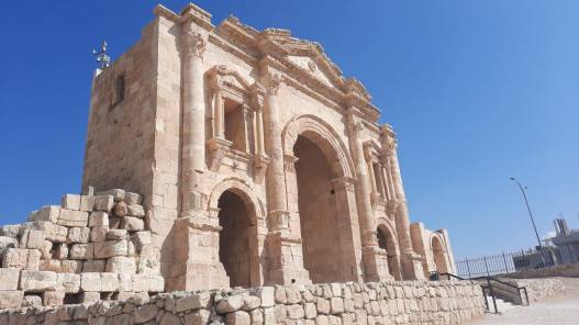 ارتفاع في درجات الحرارة واحتمال ضعيف لزخات مطر متفرقة شمالي الأردن