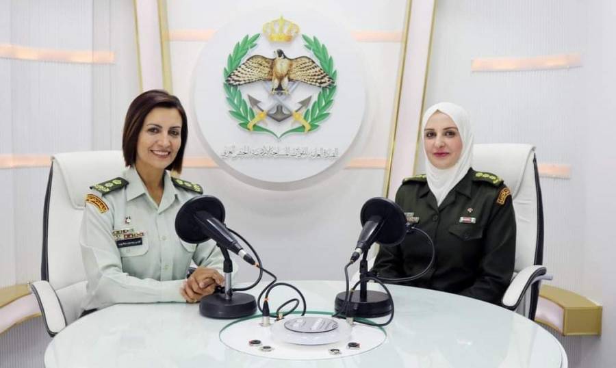 إذاعة الجيش العربي تستضيف النقيب الطبيب رابعة الفرجات