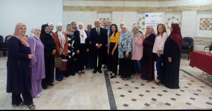 رئيس بلدية السلط يفتتح دورة تدريبية حول تمكين المرأة...صور 