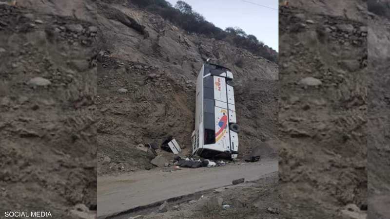 بالصور.. قتلى وجرحى في حادث سير مروع باليمن