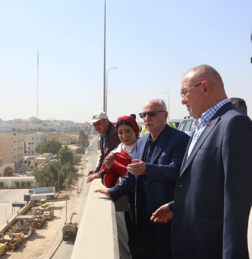 وزير الأشغال يتفقد سير العمل بمشروع تقاطع الإرسال