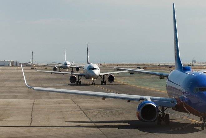 الاتحاد الأوروبي يلزم شركات الطيران باستخدام حقوق الهبوط والإقلاع