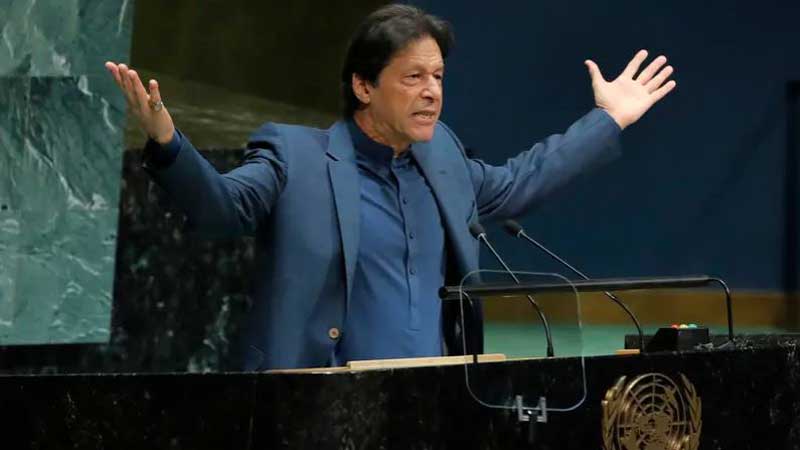 عمران خان يعتزم تنظيم مسيرة احتجاجية إذا لم تعلن الحكومة عن انتخابات مبكرة