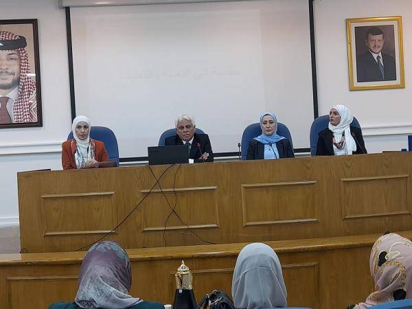 رئيس بلدية السلط يفتتح دورة تدريبية حول تمكين المرأة