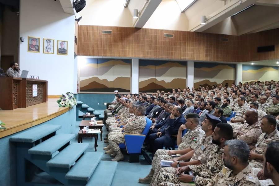 محاضرة حول الوسطية في الإسلام في كلية القيادة والأركان الملكية الأردنية