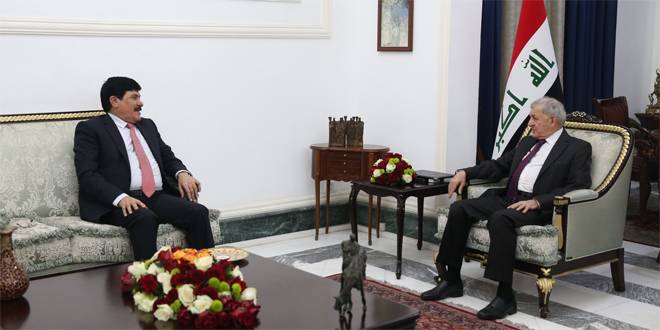 الرئيس السوري يهنئ عبد اللطيف جمال رشيد بانتخابه رئيساً لجمهورية العراق