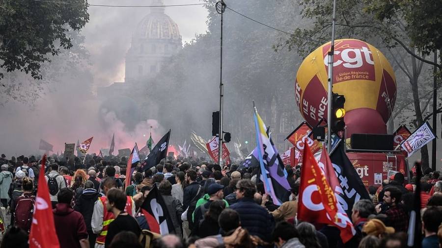 احتجاجات في مدن فرنسية تطالب بزيادة الأجور