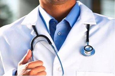 اتفاق على إقرار لائحة أجور جديدة لأطباء القطاع العام