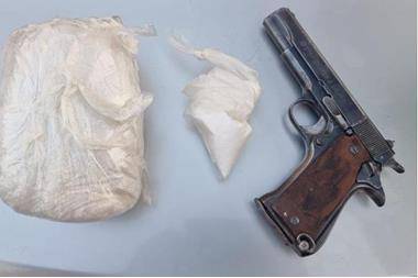 عاجل... اشتباك مسلح مع تجار مخدرات وإصابة مطلوب