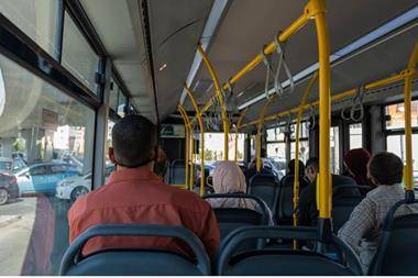 طلبة جامعات لواء سحاب يشتكون من صعوبات في وسائل النقل العام