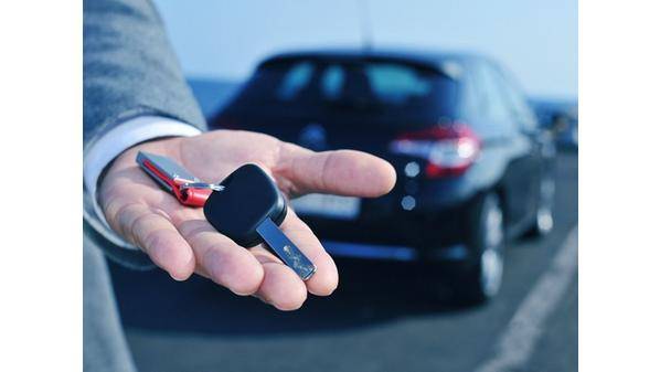 مستثمرو السيارات السياحية يطالبون بتمديد عمرها التشغيلي لـ 8 سنوات