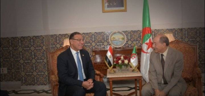 مُباحثات بين رئيس المحكمة الدستورية وسفير مصر بالجزائر