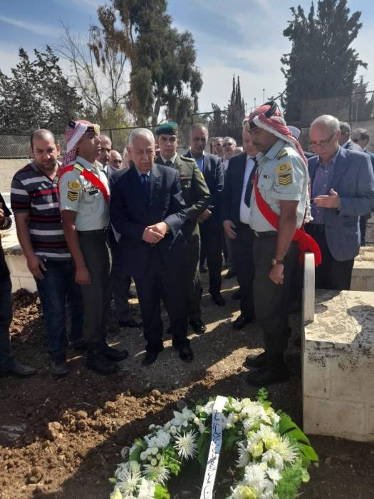 مندوبًا عن الملك ، العيسوي يشارك بتشييع جثمان المرحوم المهندس نبيل صلاح  طوقان  والد  الاميرة دانا فراس..صور