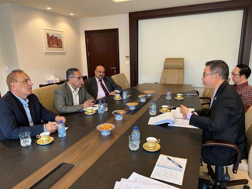 المحاميد  يلتقي السفير التايلندي لبحث التعاون المشترك في قطاع المياه.