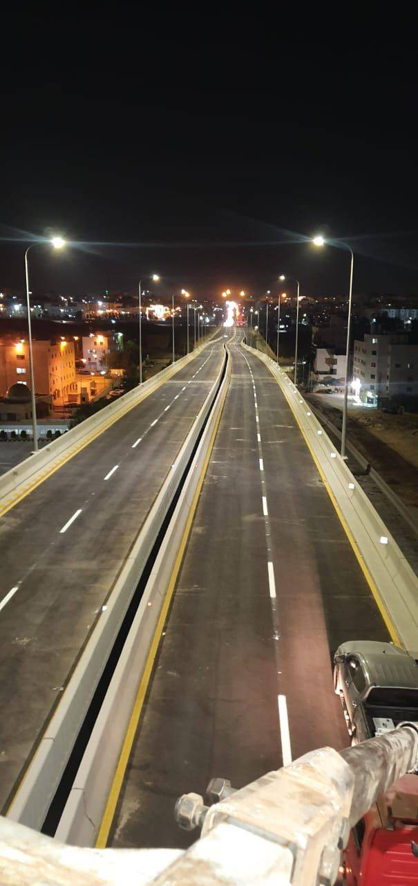 الأشغال تعلن افتتاح الجسر الرئيسي العلوي الواقع على شارع القدس بالاتجاهين بمشروع تقاطع الارسال امام حركة المركبات الخميس...صور 