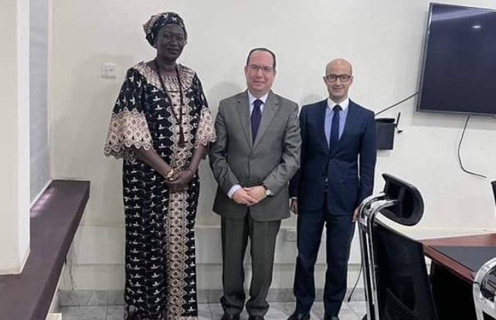سفير مصر في جوبا يلتقي مع وزيرة التعليم الأساسي بجنوب السودان