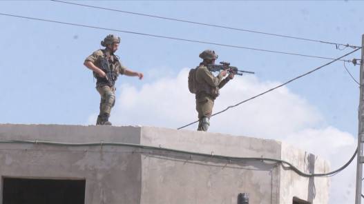 الاحتلال الإسرائيلي يطلق الغاز المسيل للدموع على طاقم المملكة في نابلس