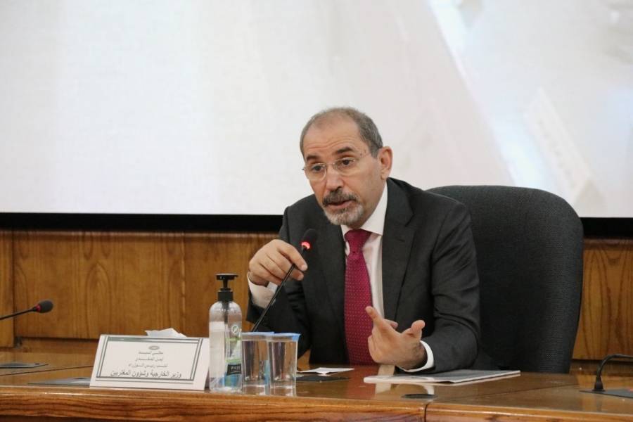 الصفدي يحاضر في كلية الدفاع الوطني